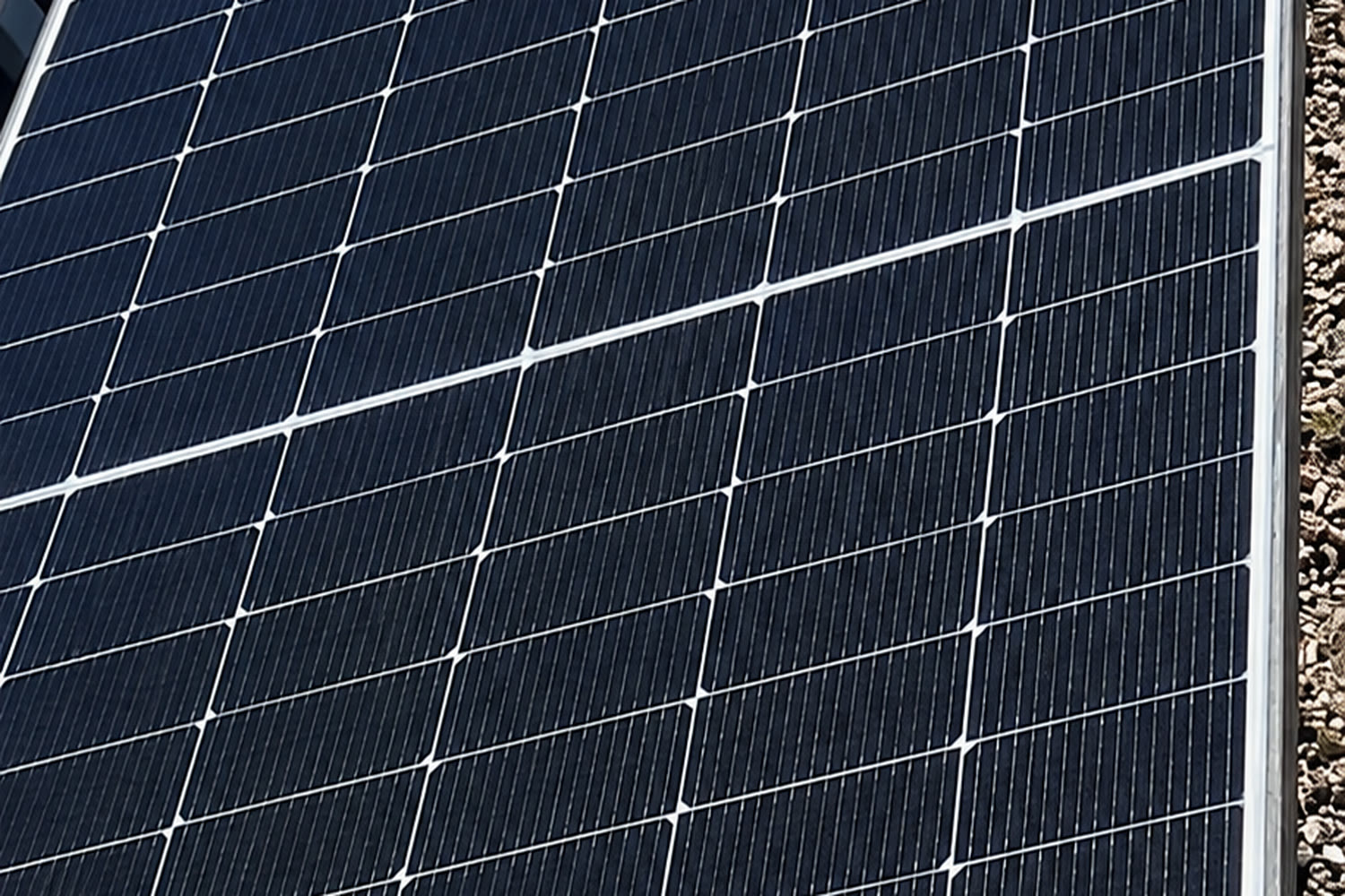 Dieselben Photovoltaik-Module nach der professionellen Reinigung durch Reinberg